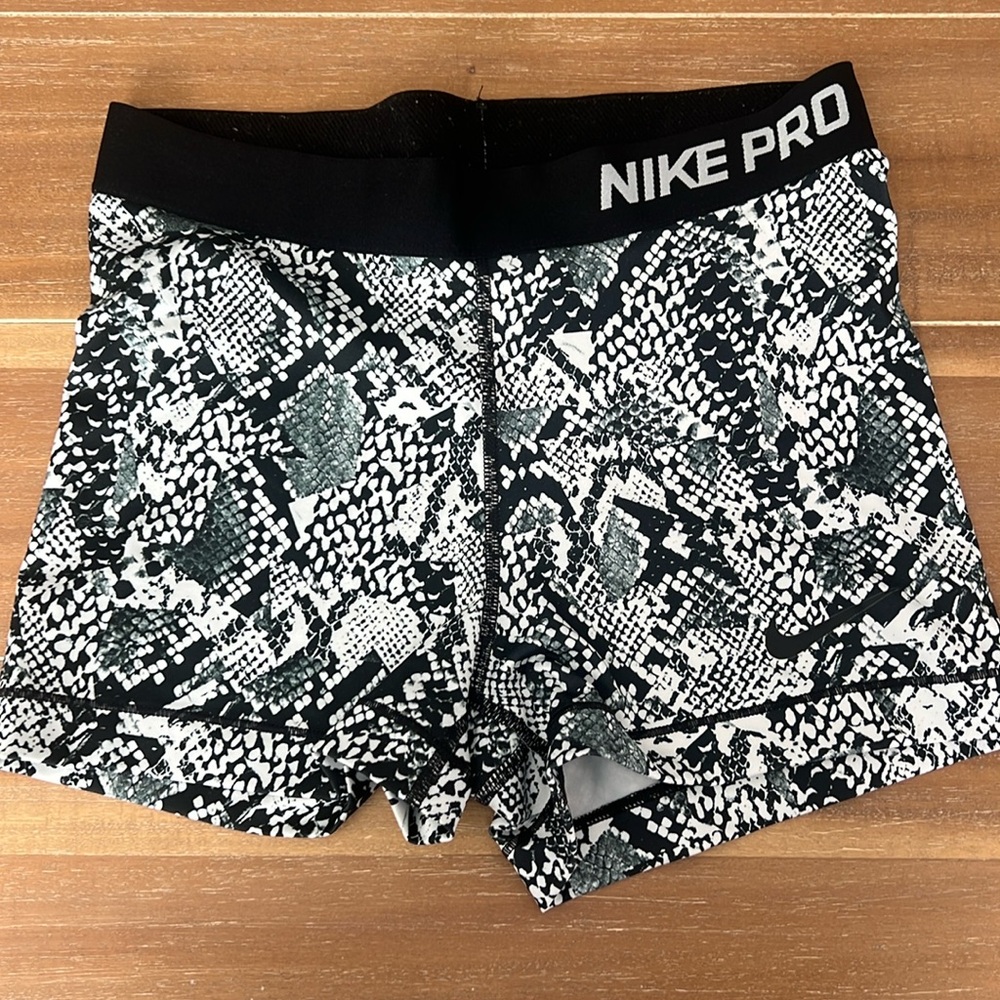 NIKE PRO